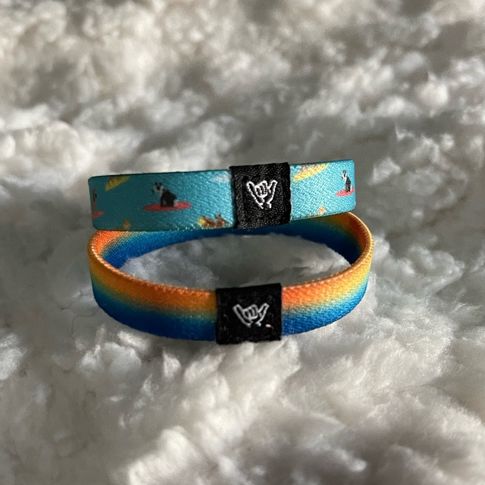 Hang loose bands!